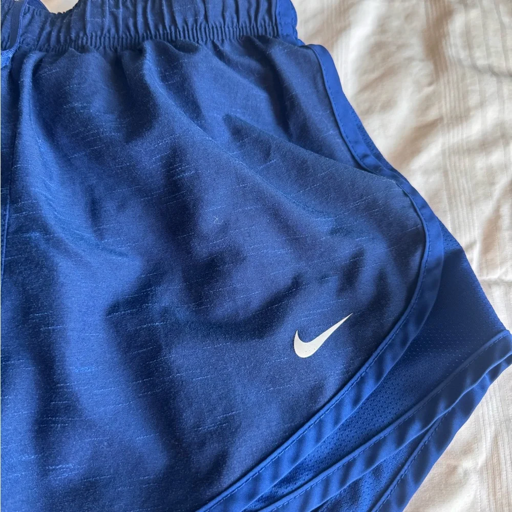 Nike Women’s Navy Blue Athletic Running Shorts size Small - Picture 3 of 9